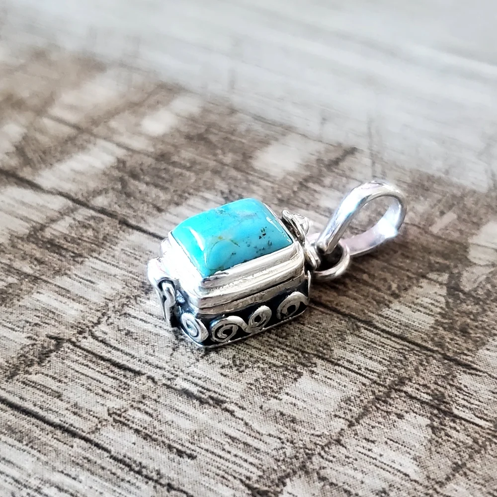 Natural Kingman Blue Mohave Turquoise Set in Sterling Silver Poison Pendant, NWT - Picture 5 of 14